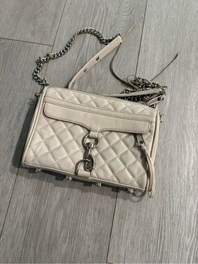 Quilted Leather Shoulder Bag in Light Gray with Chain Strap